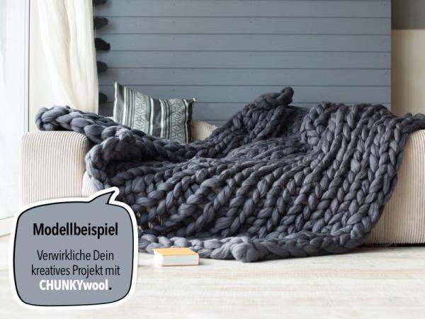 CHUNKY Wolle Decke Modellbeispiel in dunkel grau