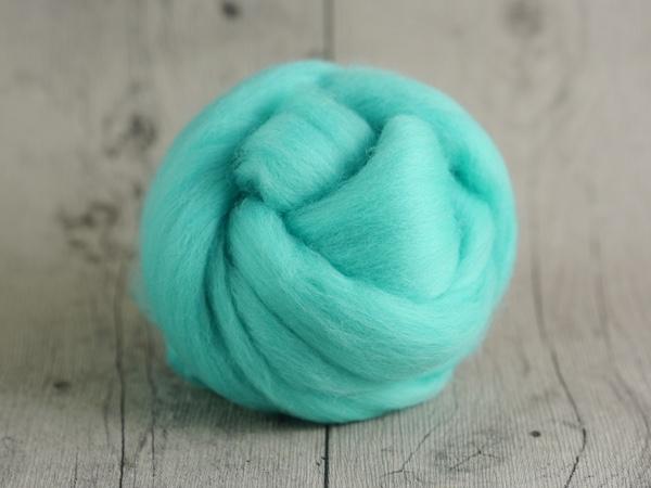 CHUNKY wool aqua blue 100 % virgin wool from the merino sheep CHUNKY wool aqua blue 100 % virgin wool from the merino sheep