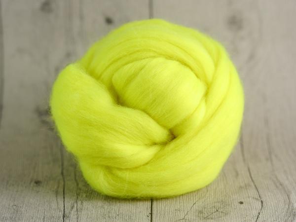 CHUNKY wool flash yellow 100 % virgin wool from the merino sheep CHUNKY wool flash yellow 100 % virgin wool from the merino sheep