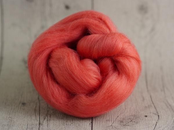 CHUNKY wool blossom red 100 % virgin wool from the merino sheep